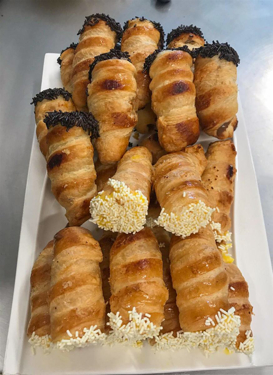 Cornetti farciti appena sfornati